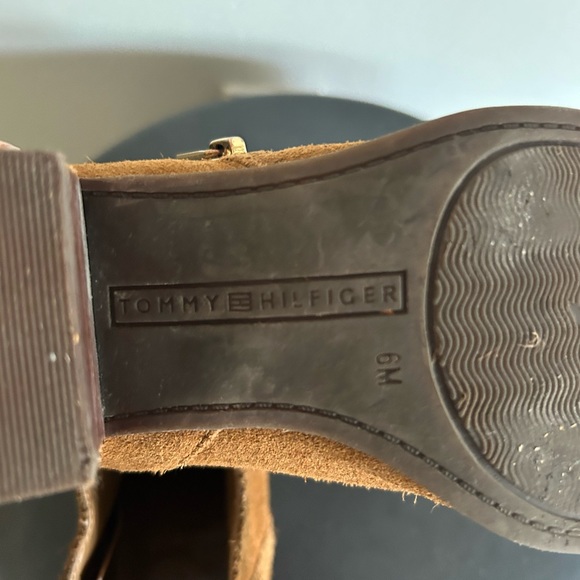 Tommy Hilfiger Brown Suede Ankle Boot with Wooden Heel, Women’s size 6 - Picture 4 of 6